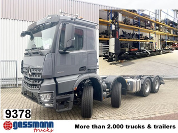 شاحنة ذات الخطاف MERCEDES-BENZ Arocs 3251