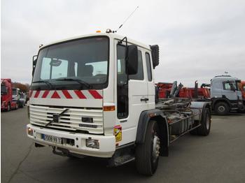 شاحنة ذات الخطاف VOLVO FL6