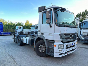 الشاسيه شاحنة MERCEDES-BENZ Actros 2532