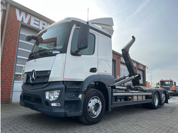 شاحنة ذات الخطاف MERCEDES-BENZ Actros 2543