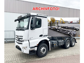 شاحنة ذات الخطاف MERCEDES-BENZ Arocs 2645