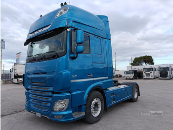 شاحنة جرار DAF XF 530