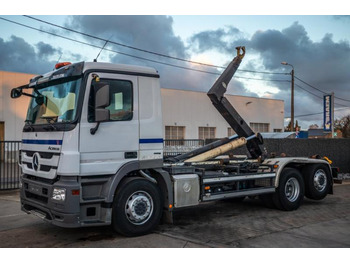 شاحنة ذات الخطاف MERCEDES-BENZ Actros 2646