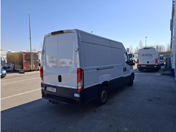 ميكروباص IVECO Daily 35S13: صور 4