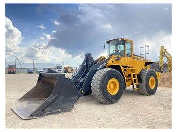 اللودر بعجل VOLVO L220D