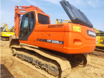 حفارات زحافة DOOSAN DX225LC