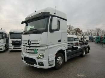 شاحنة ذات الخطاف MERCEDES-BENZ Actros 2553