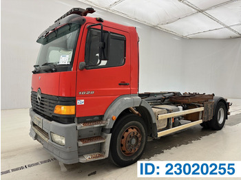 شاحنة ذات الخطاف MERCEDES-BENZ Atego 1828