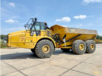 شاحنة مفصلية CATERPILLAR 745