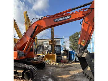 حفارة DOOSAN DH220