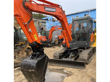 حفارات زحافة DOOSAN DX60W