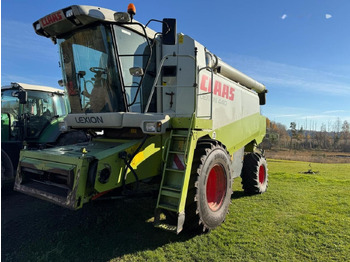 حصادة شاملة CLAAS Lexion 440