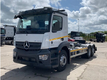 شاحنة ذات الخطاف MERCEDES-BENZ Actros 2543