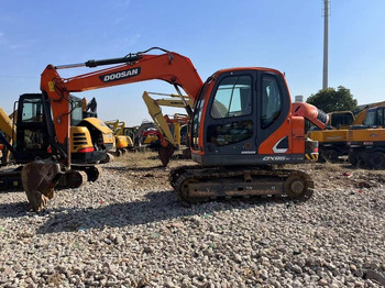 حفارة مصغرة DOOSAN DX80