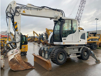 حفارة على عجلات LIEBHERR A 918