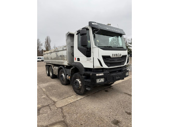 قلابات IVECO Trakker