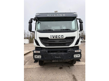 قلابات IVECO Trakker