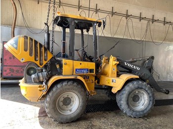 اللودر بعجل VOLVO L30B