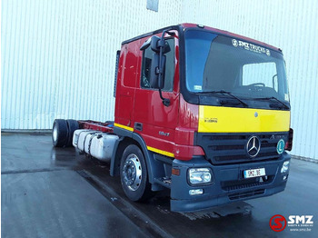 الشاسيه شاحنة MERCEDES-BENZ Actros 1841