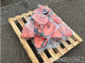 معدات البناء Unused Coval Pallet of Various Chainsaw Backpacks: صور 3