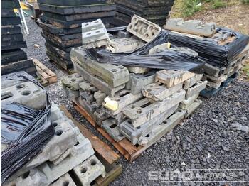 معدات البناء Pallet of Heras Fencing Bases: صور 1