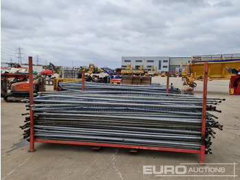 معدات البناء Stillage of Heras Fencing (2 of): صور 2