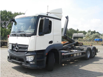 شاحنة ذات الخطاف MERCEDES-BENZ Actros 2543