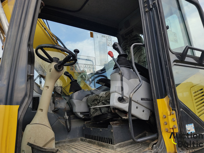 حفارة على عجلات Komatsu PW160-7: صور 6