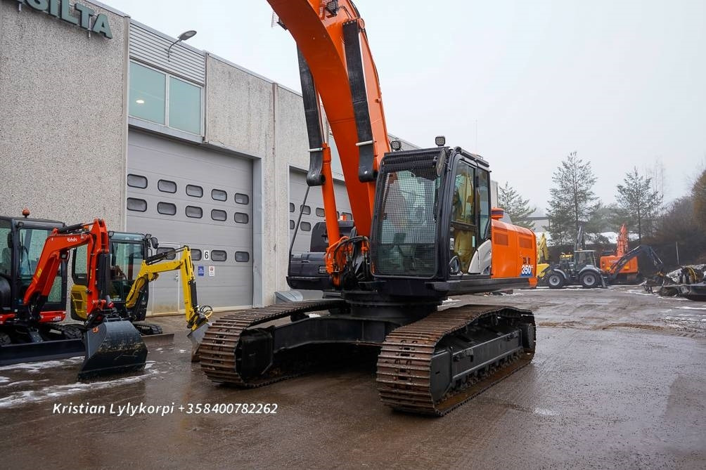 حفارات زحافة Hitachi ZX350LC-5 UUDELLA VASARALLA: صور 16