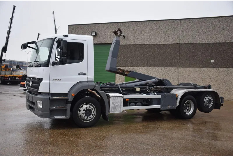 شاحنة ذات الخطاف Mercedes-Benz Axor 2633: صور 8