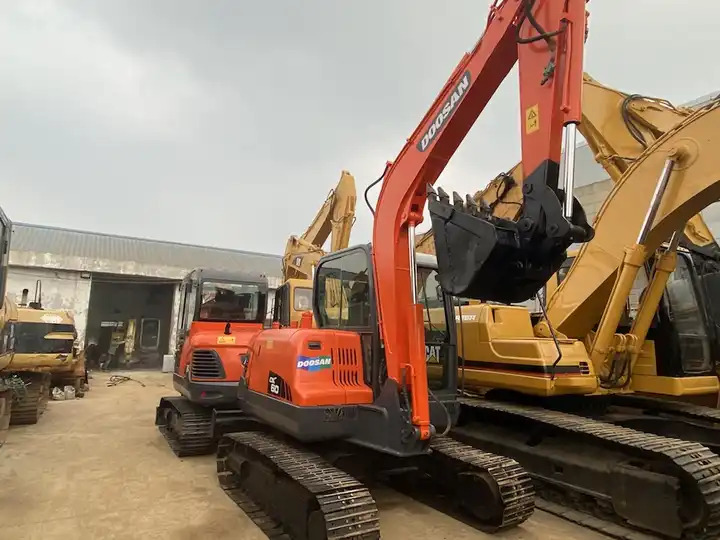 حفارات زحافة Used Doosan 6ton dx60 dx55 dx75 excavator made in Korea: صور 7