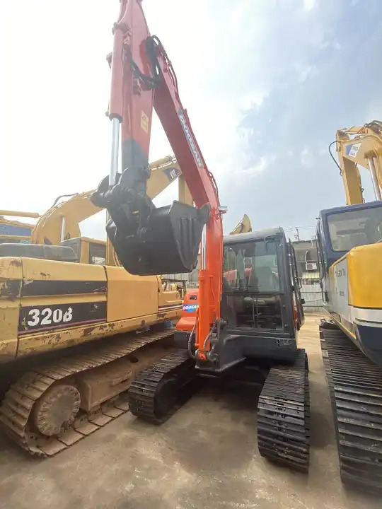 حفارات زحافة Used doosan 6ton dx60 excavator on sale in stock: صور 6