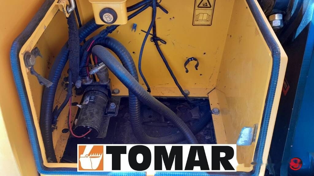 حفارات زحافة JCB JS 131 LC: صور 25