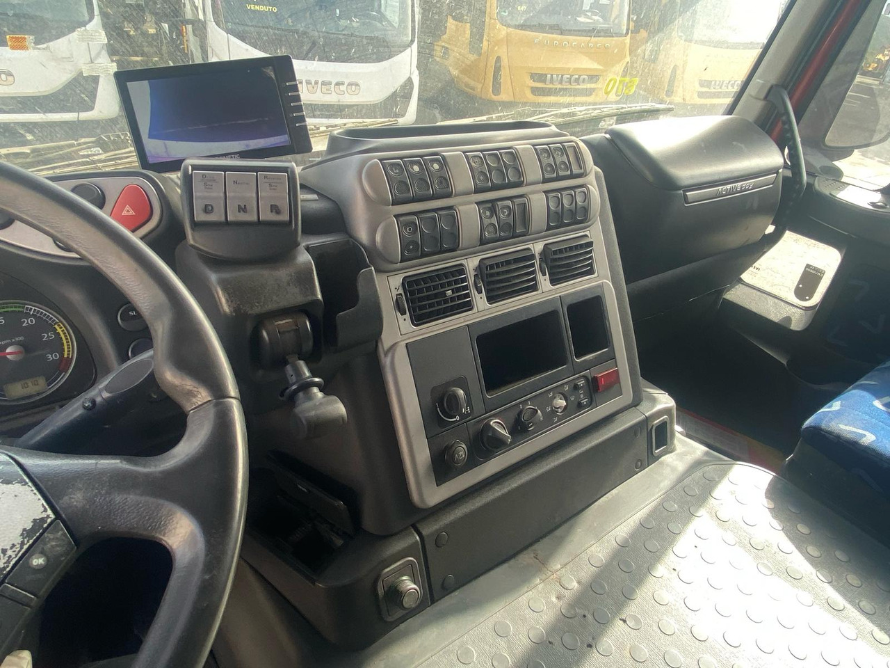 شاحنات مسطحة IVECO STRALIS CUBE 260S31: صور 32