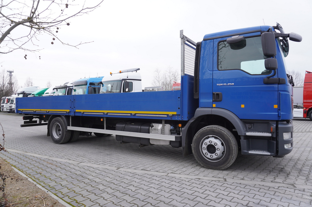 شاحنات مسطحة MAN TGM 15.250 / 160,000 km! / 2021 / Flatbed 18 EPAL / 8.8 t capacity: صور 6