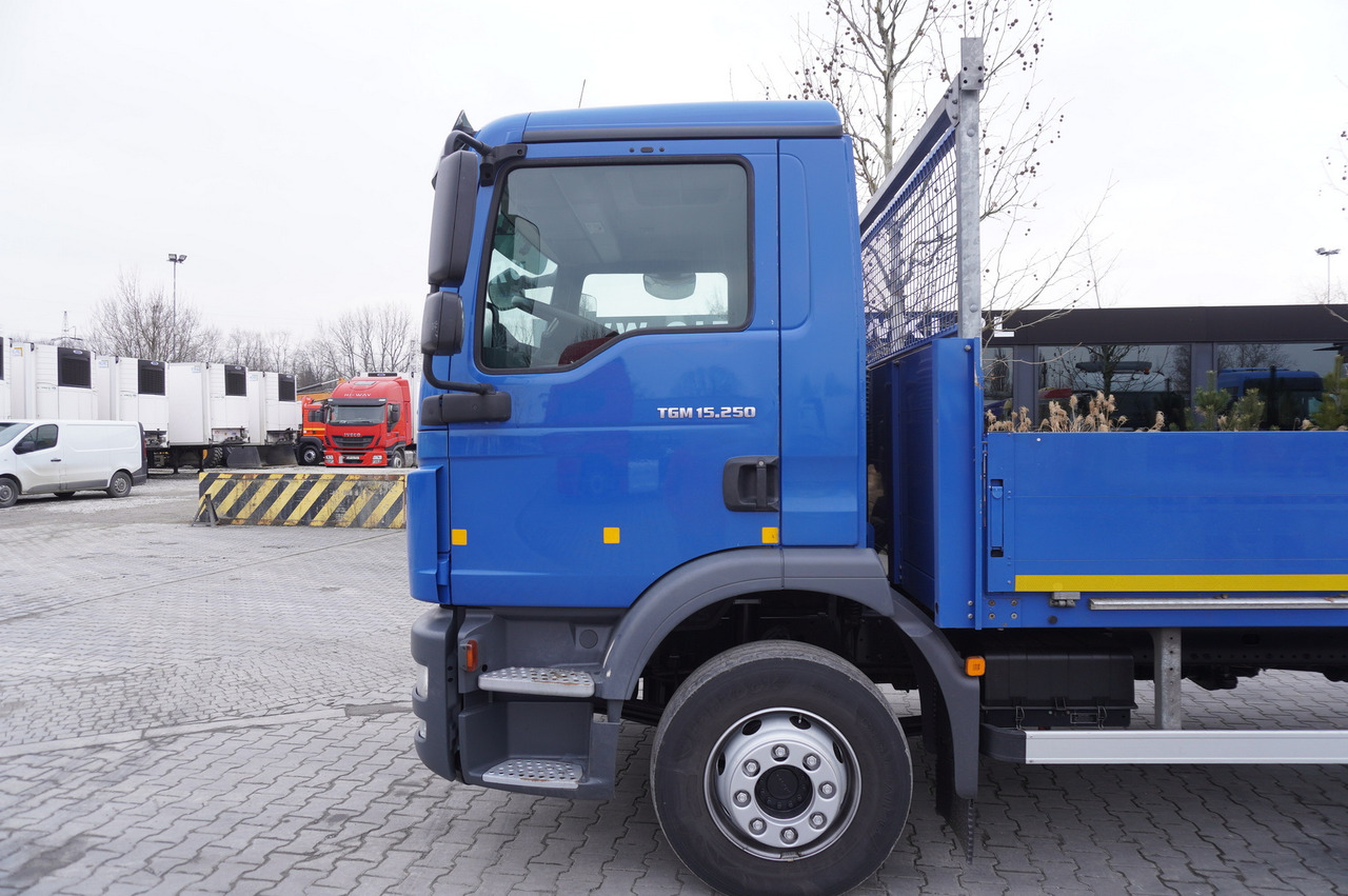 شاحنات مسطحة MAN TGM 15.250 / 160,000 km! / 2021 / Flatbed 18 EPAL / 8.8 t capacity: صور 13