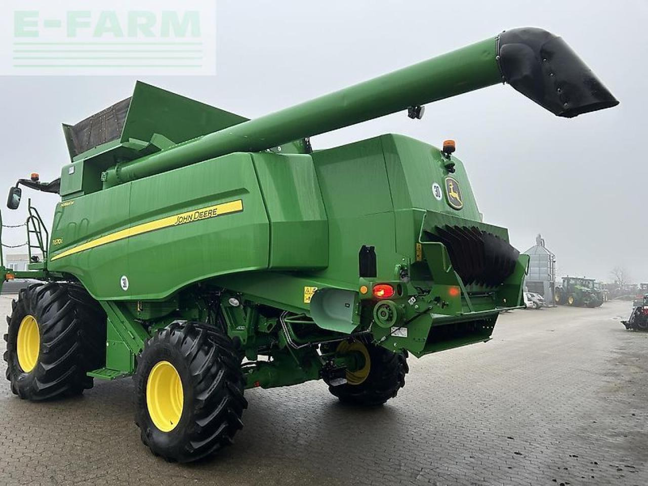 حصادة شاملة John Deere t670: صور 13