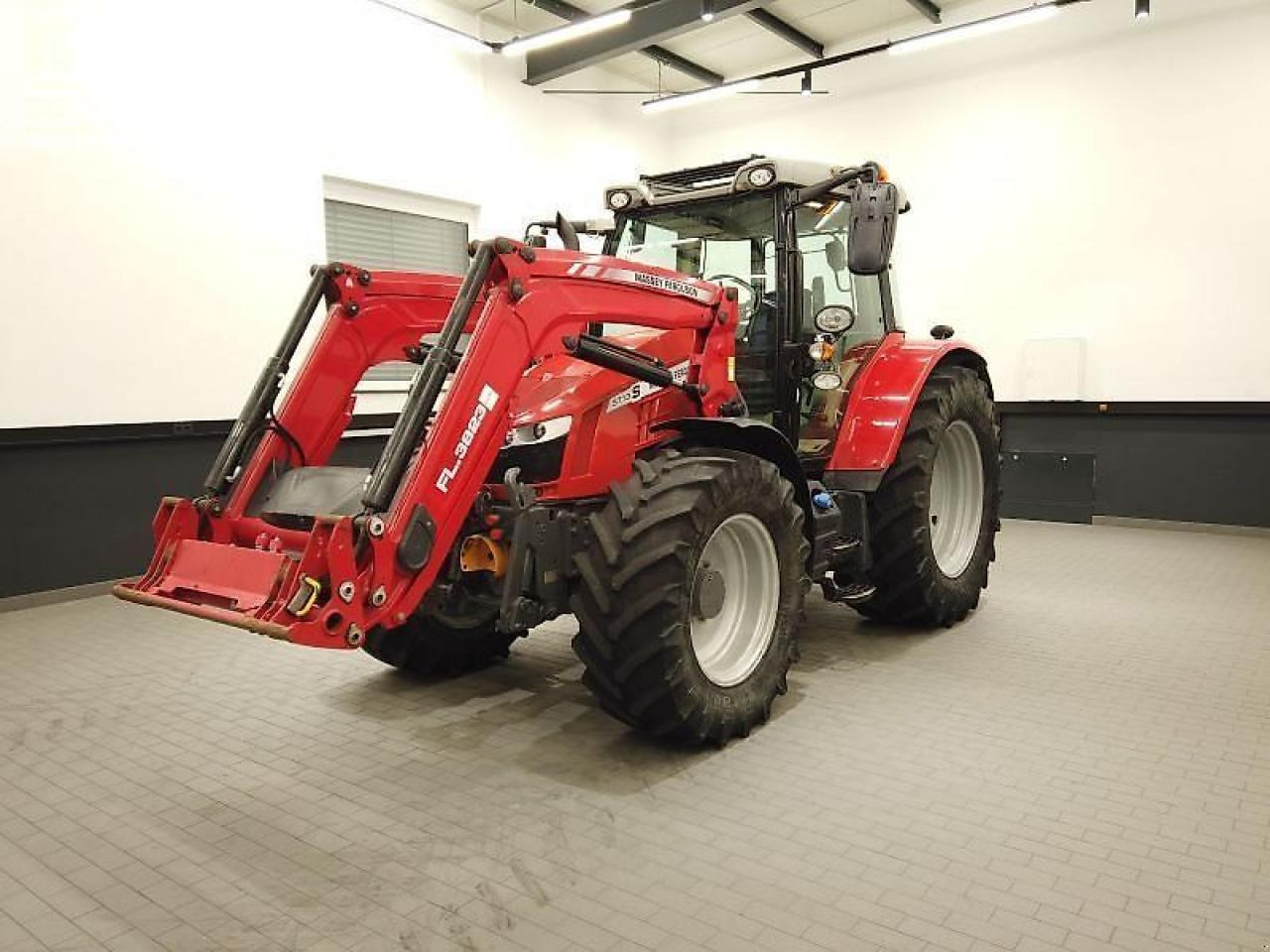 جرار Massey Ferguson 5713 s efficient: صور 9