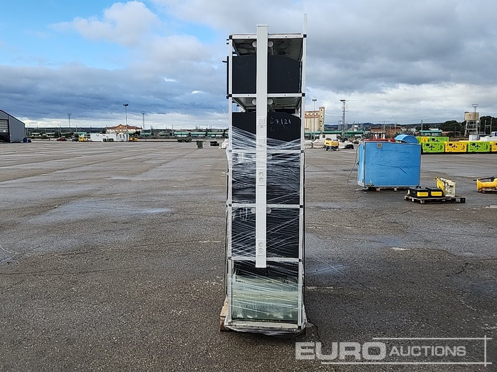 معدات البناء Pallet of Varios Aquariums (2 of): صور 7