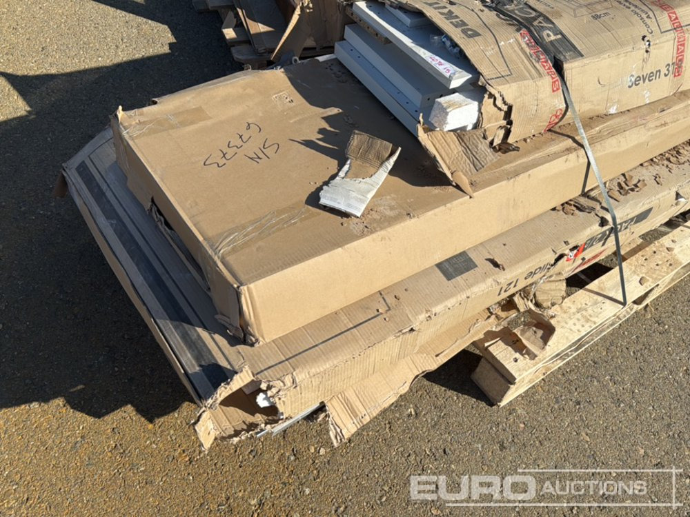 معدات البناء Pallet of Various Furniture (2 of): صور 6