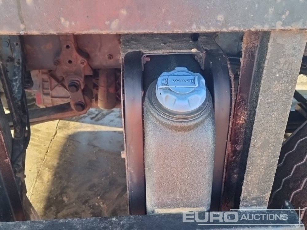 شاحنات مسطحة لنقل المعدات الثقيلة 2011 Volvo FM460: صور 37