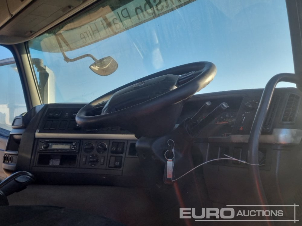 شاحنات مسطحة لنقل المعدات الثقيلة 2011 Volvo FM460: صور 44