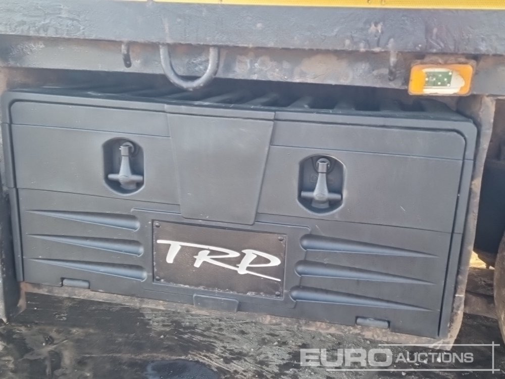 شاحنات مسطحة لنقل المعدات الثقيلة 2011 Volvo FM460: صور 35