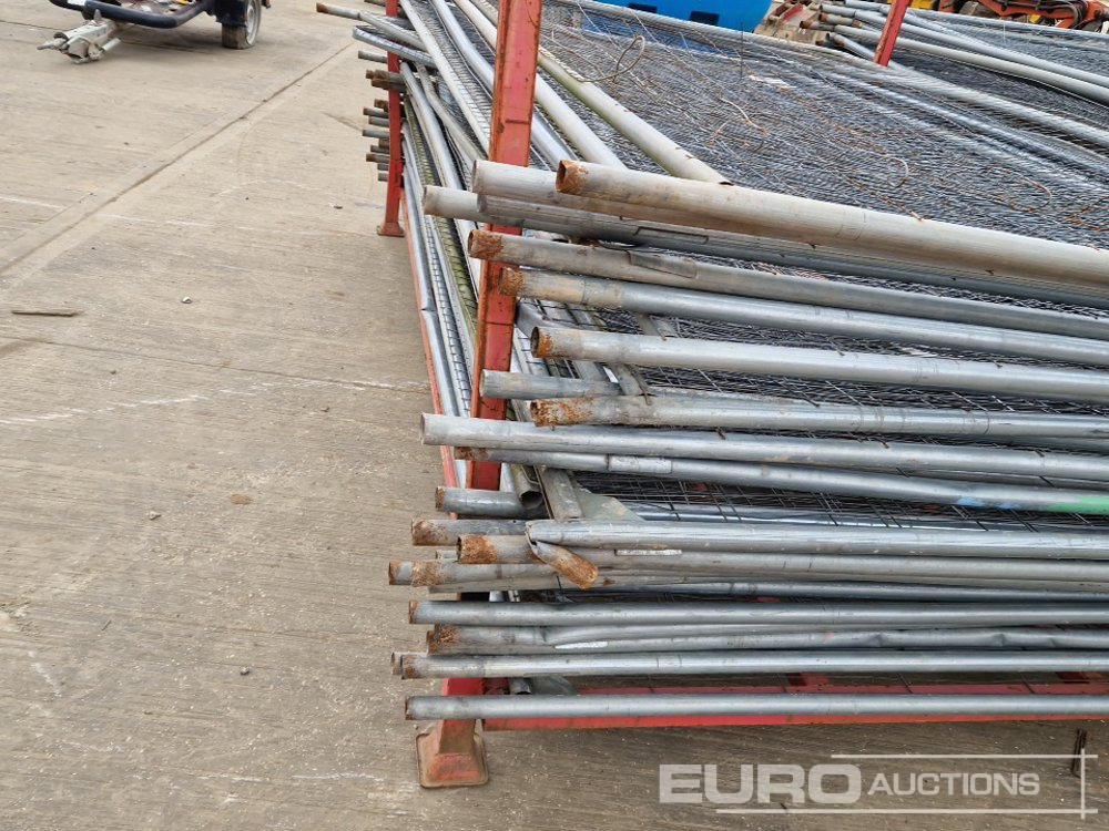 معدات البناء Stillage of Heras Fencing (2 of): صور 19