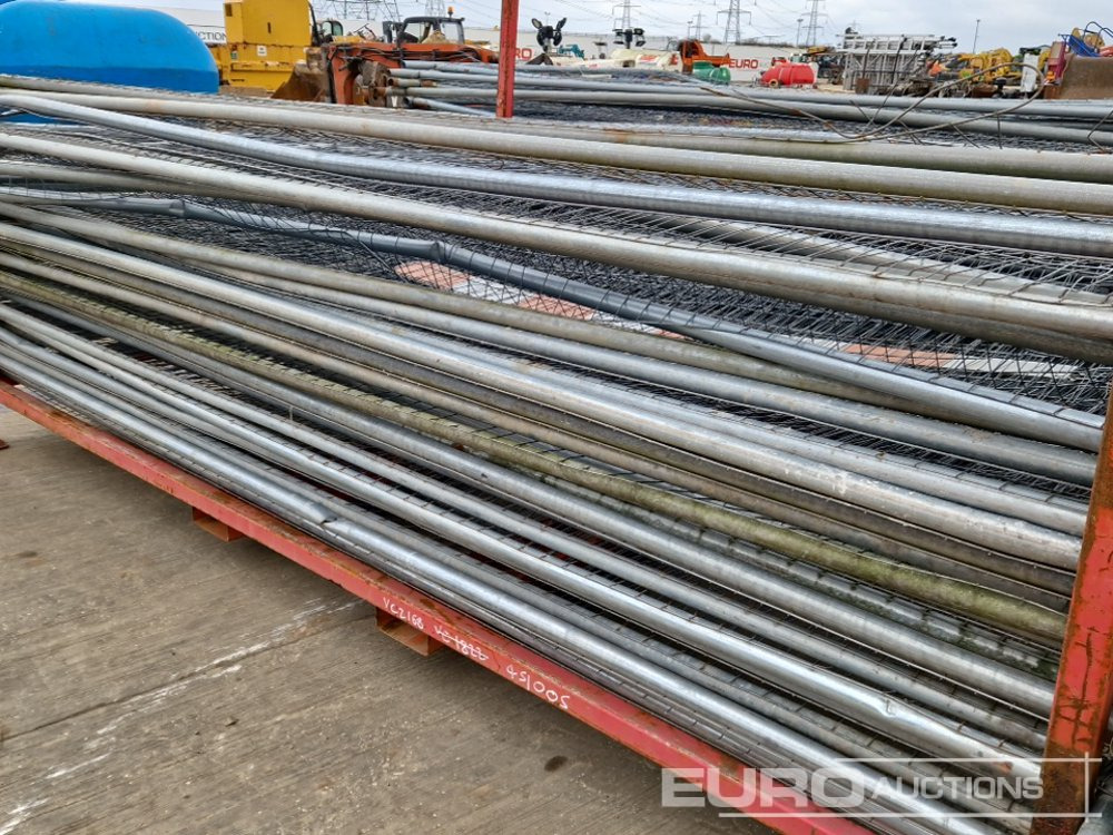 معدات البناء Stillage of Heras Fencing (2 of): صور 21