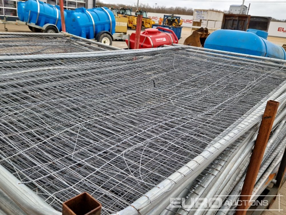 معدات البناء Stillage of Heras Fencing (2 of): صور 15