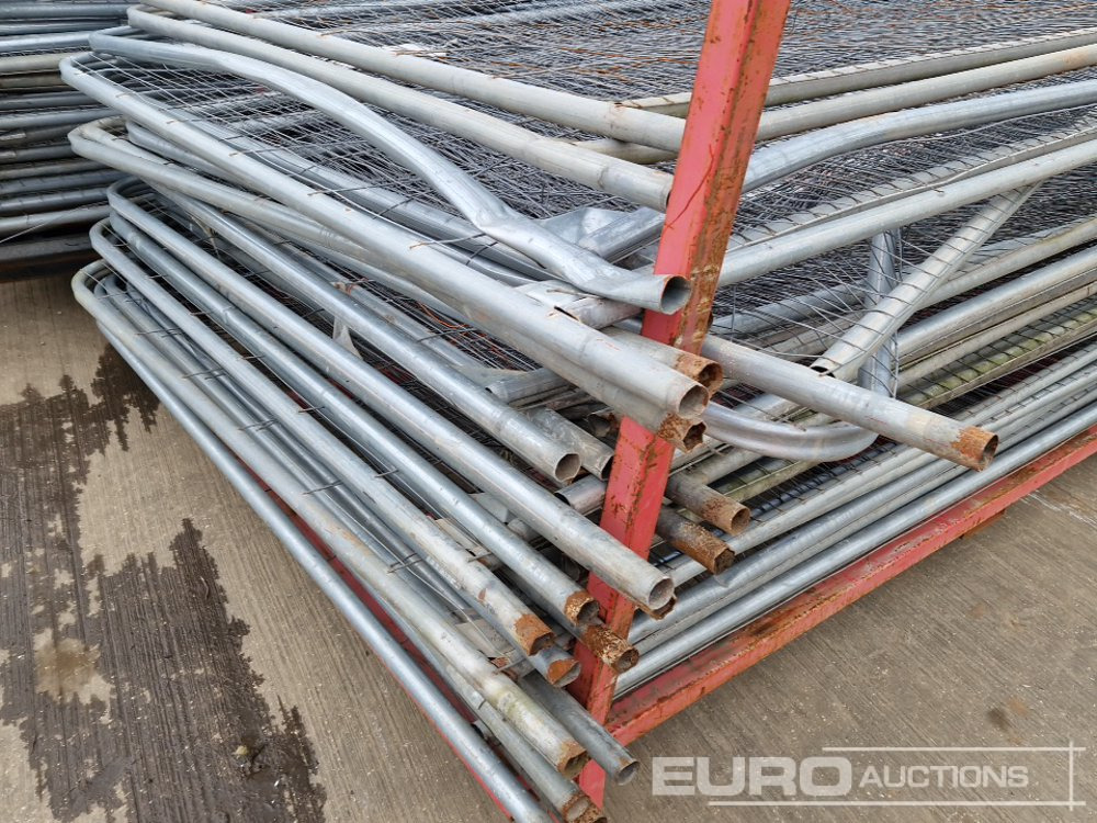 معدات البناء Stillage of Heras Fencing (2 of): صور 9