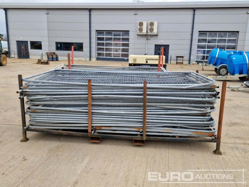 معدات البناء Stillage of Heras Fencing (2 of): صور 6