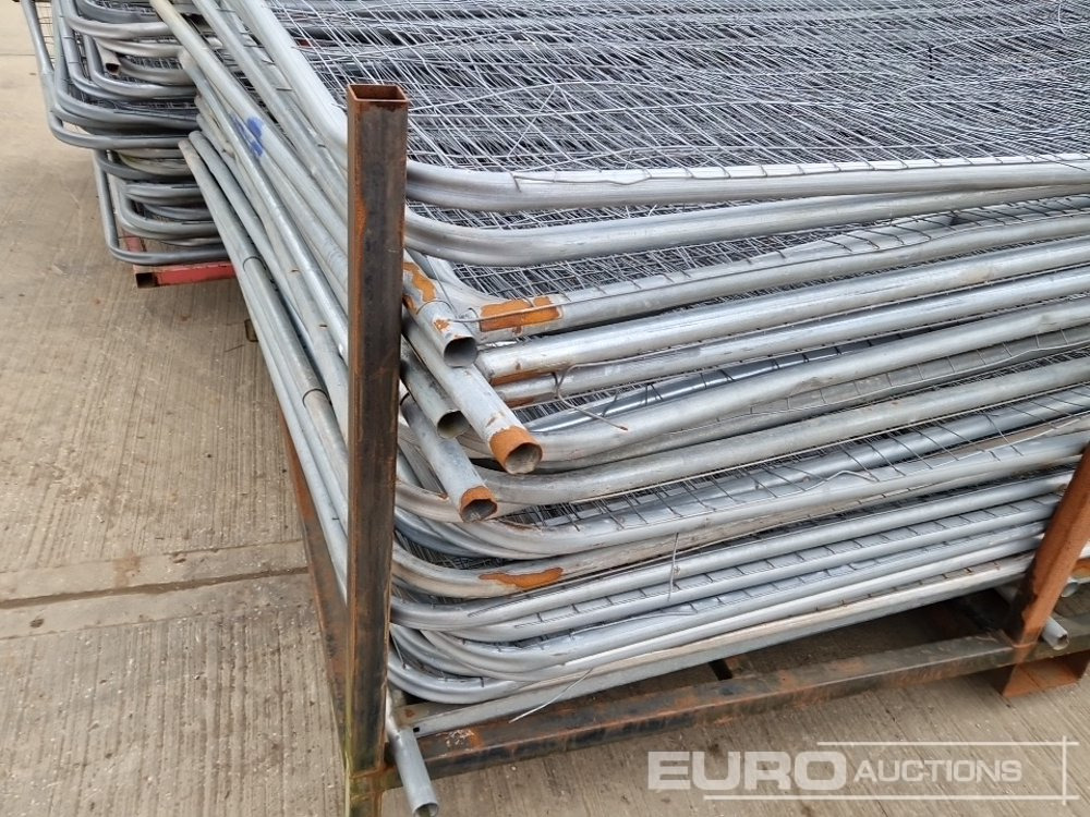 معدات البناء Stillage of Heras Fencing (2 of): صور 14