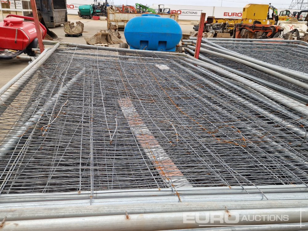 معدات البناء Stillage of Heras Fencing (2 of): صور 20